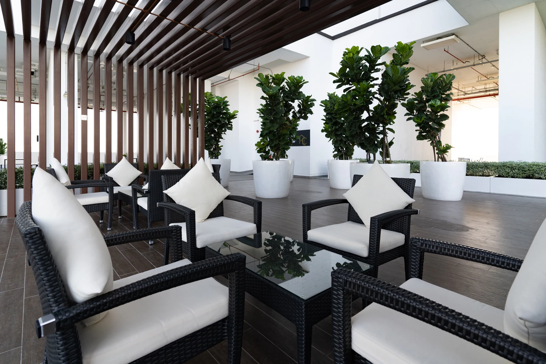 Poolside Lounge