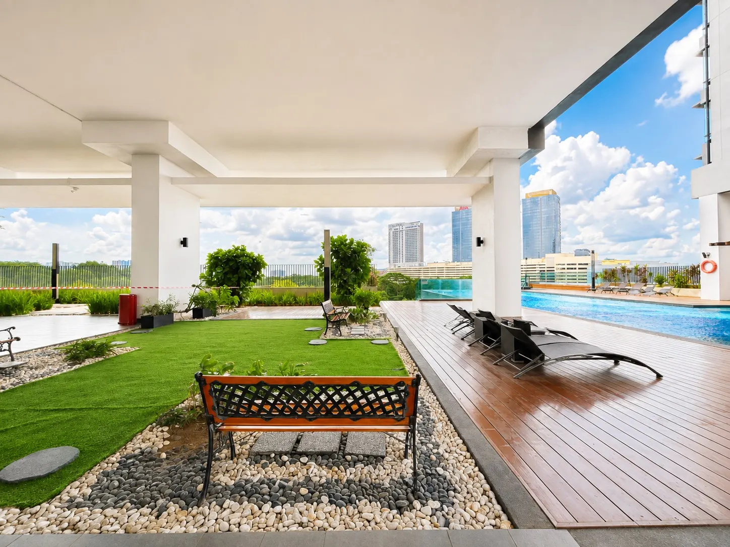 Poolside Garden Lounge